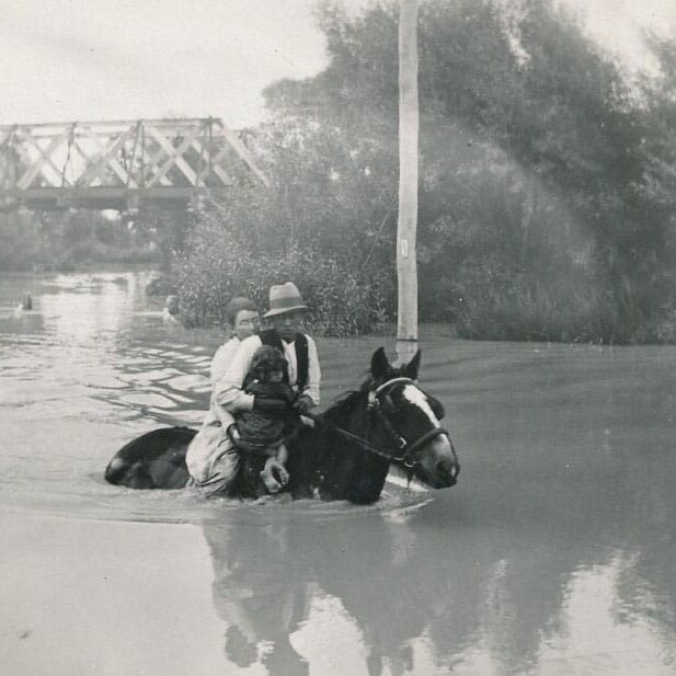 Family-crossing-Ashburton-rv_1936